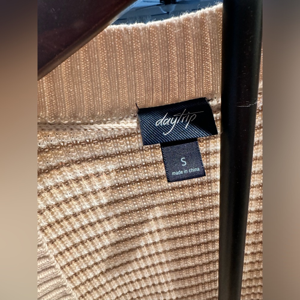 Women’s Cardigan - Picture 7 of 9